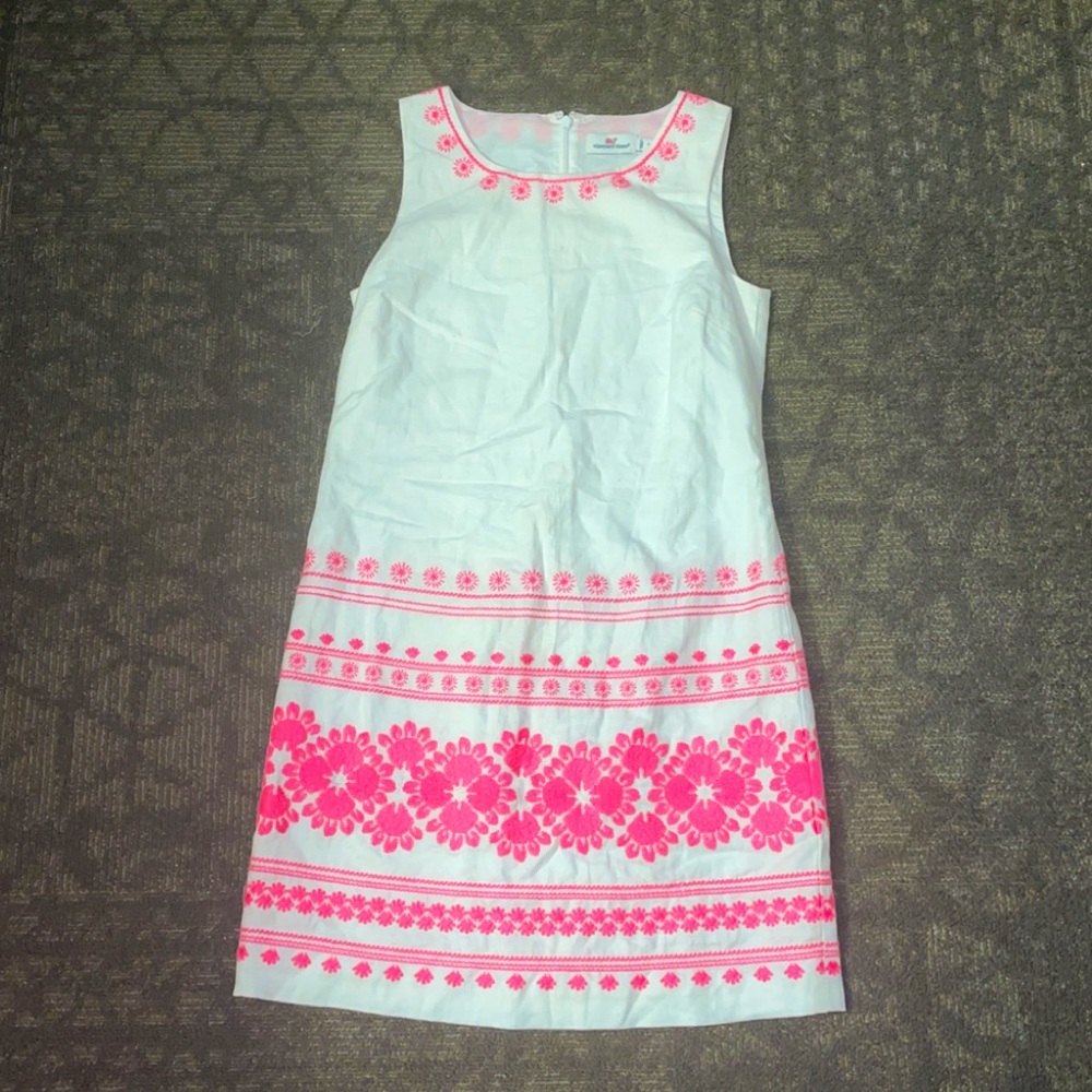 vineyard vines white and pink embroidered dress